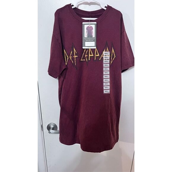 DEF LEPPARD MENS BURGUNDY GRAPHIC T SHIRT MENS SIZE S NEW - Picture 2 of 10